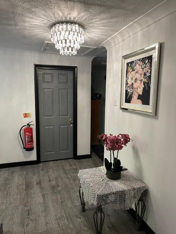 Da Vinci Guest House & Guest Parking, A Real Gem ครอว์ลีย์ ภายนอก รูปภาพ