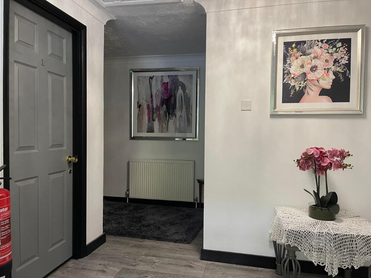 Da Vinci Guest House & Guest Parking, A Real Gem ครอว์ลีย์ ภายนอก รูปภาพ