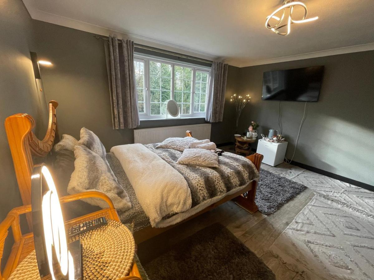 Da Vinci Guest House & Guest Parking, A Real Gem ครอว์ลีย์ ภายนอก รูปภาพ