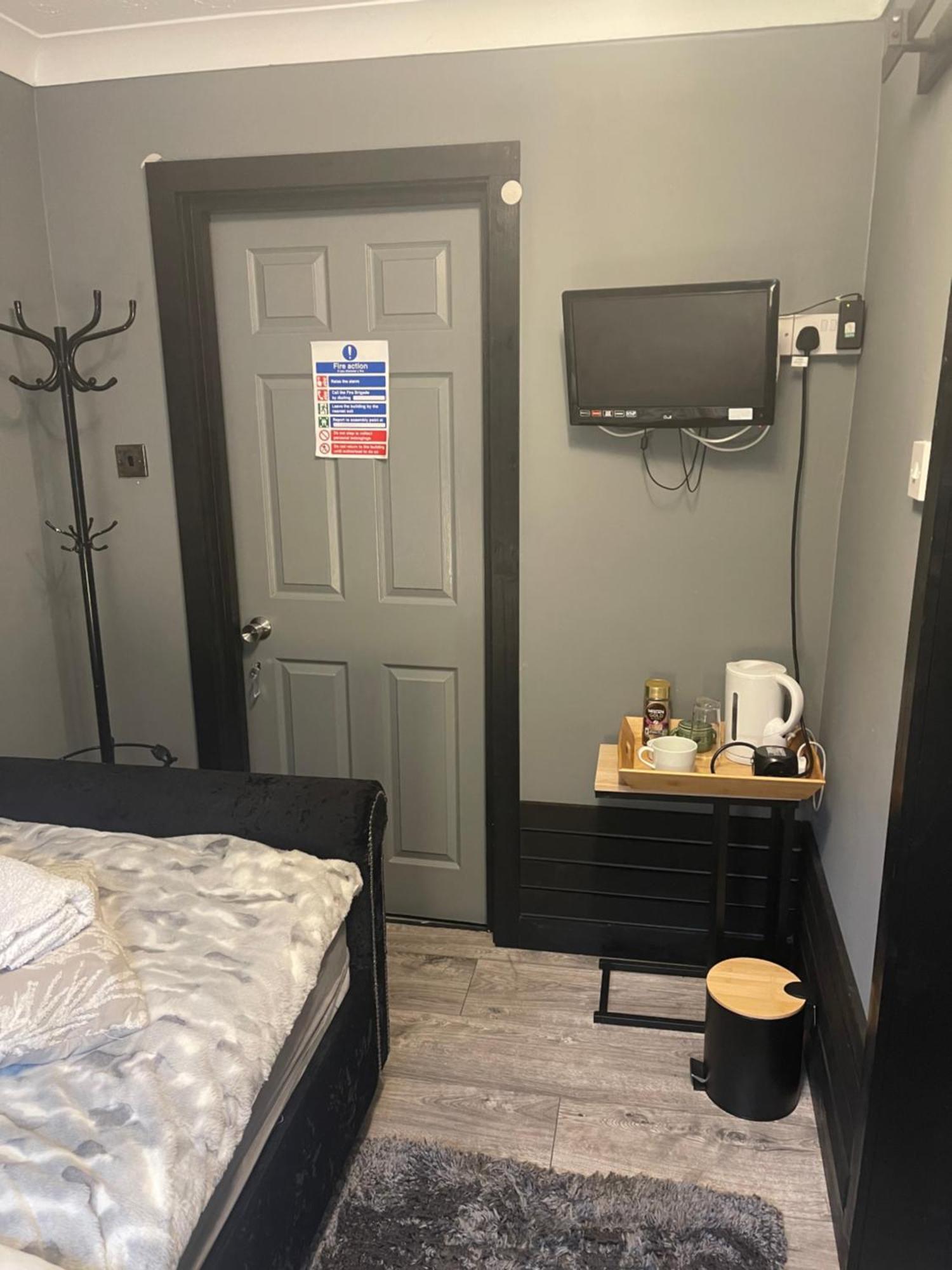 Da Vinci Guest House & Guest Parking, A Real Gem ครอว์ลีย์ ภายนอก รูปภาพ
