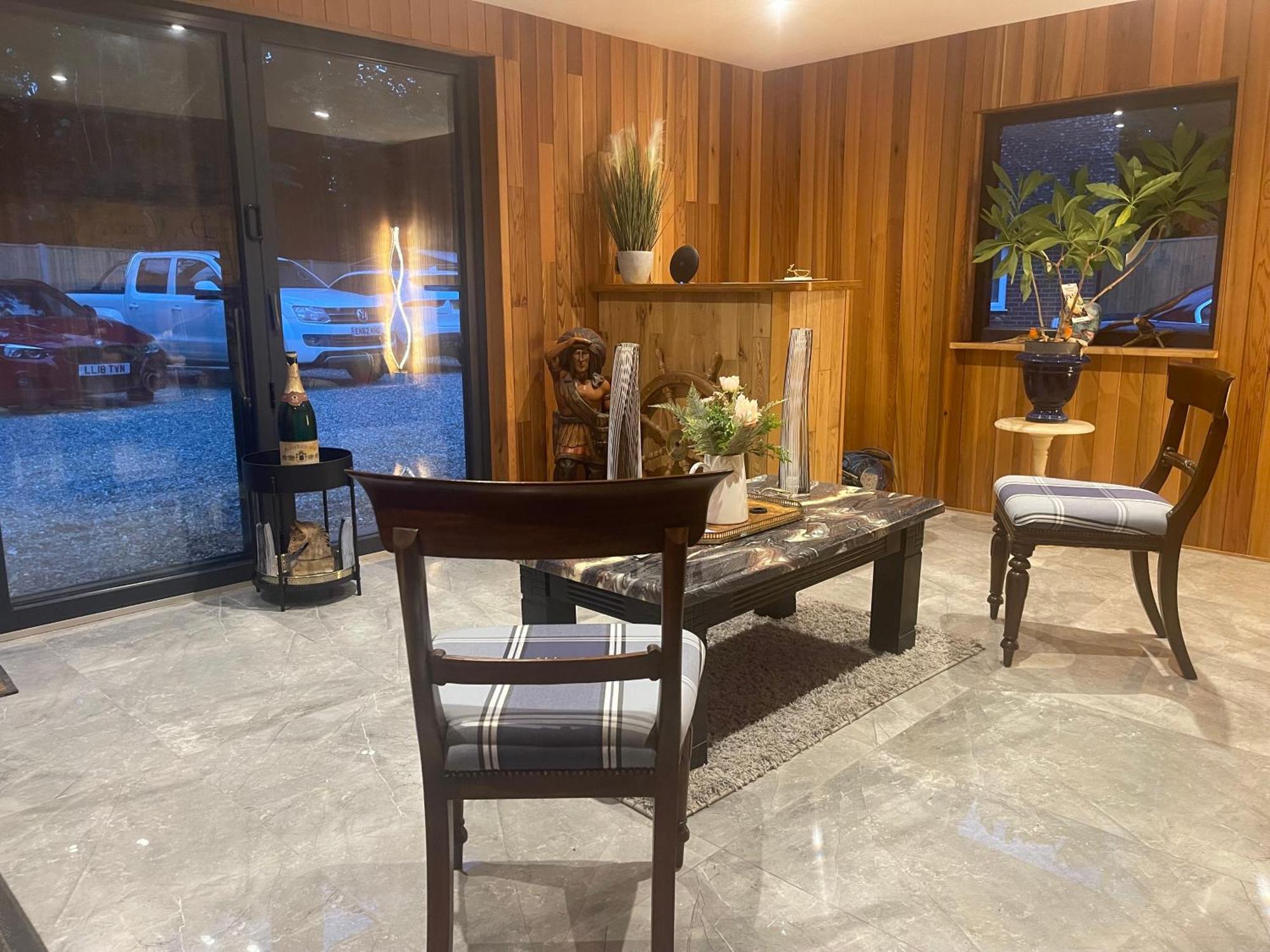 Da Vinci Guest House & Guest Parking, A Real Gem ครอว์ลีย์ ภายนอก รูปภาพ