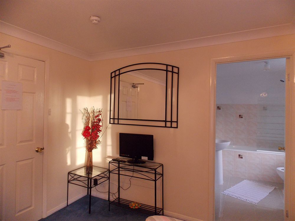Da Vinci Guest House & Guest Parking, A Real Gem ครอว์ลีย์ ภายนอก รูปภาพ