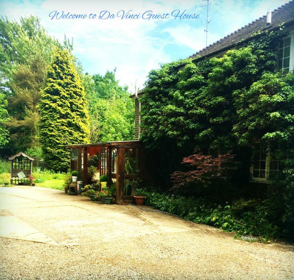 Da Vinci Guest House & Guest Parking, A Real Gem ครอว์ลีย์ ภายนอก รูปภาพ