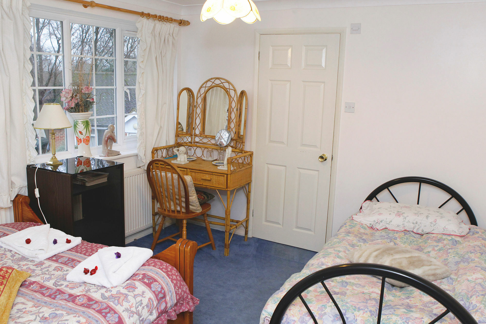 Da Vinci Guest House & Guest Parking, A Real Gem ครอว์ลีย์ ภายนอก รูปภาพ